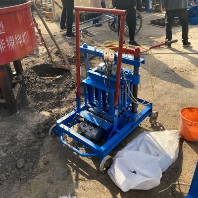 Máquina de fabricação de blocos oco para concreto de argila de tensão 380V Peso KG 200 kg