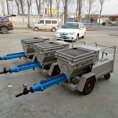 Distância de pulverização de 20 m Máquina de pulverização de argamassa de tipo parafusado