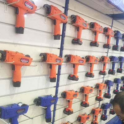 O cliente requer máquina de amarração de rebar com 12V de tensão e 2 rolos de fios de amarração