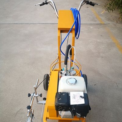 Equipamento de marcação de espaços de estacionamento de carregamento manual para a gravação de linhas de pintura a frio