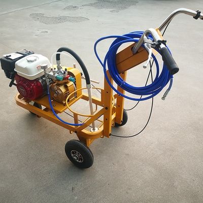 Equipamento de marcação de espaços de estacionamento de carregamento manual para a gravação de linhas de pintura a frio